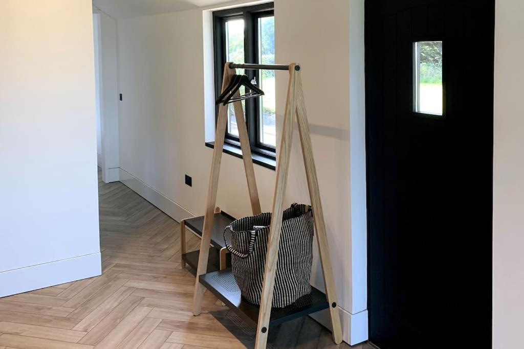 The Cabin At Barnstormers, Luxury Woodland Setting Marldon Exterior photo